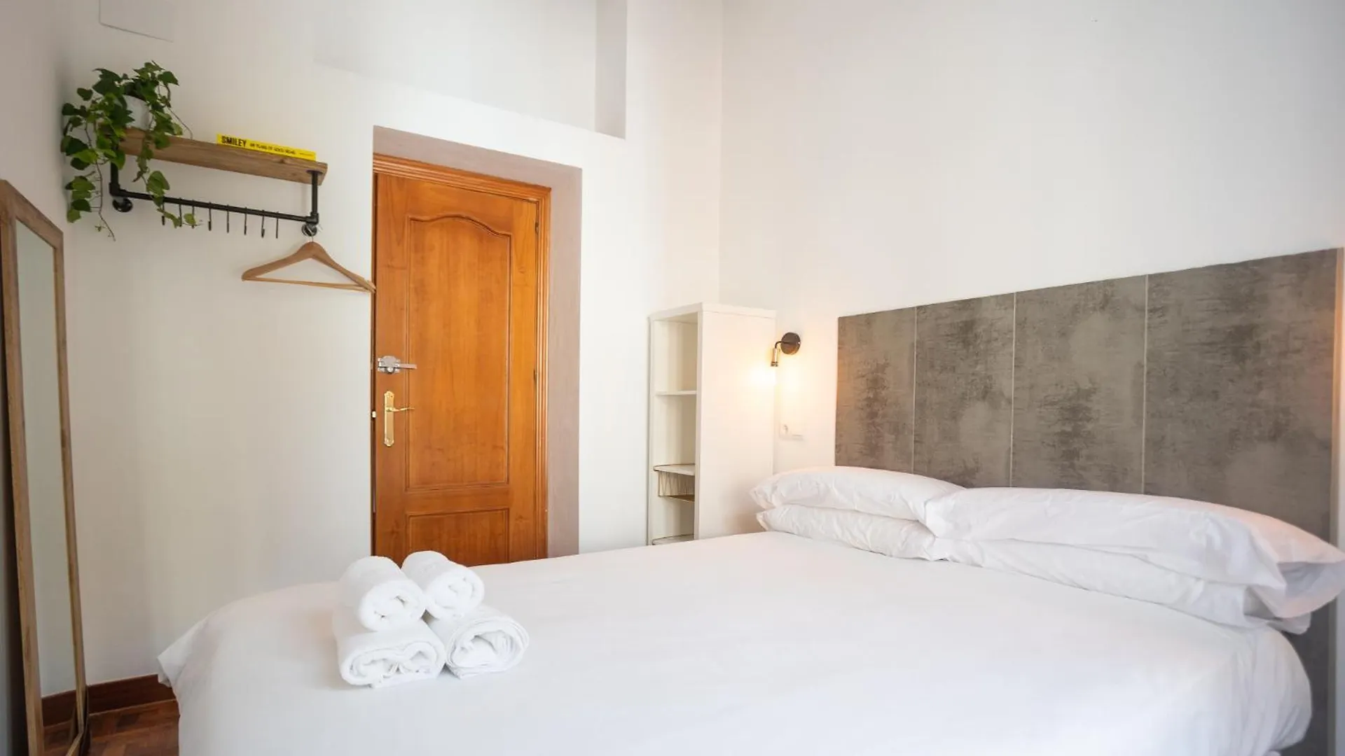 Naim Guest House Malaga Centro