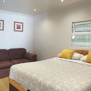 Ensuites Centre Guest house